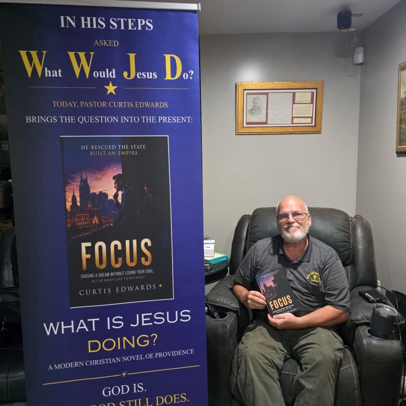 LotS.Focus.Author with Book and Banner